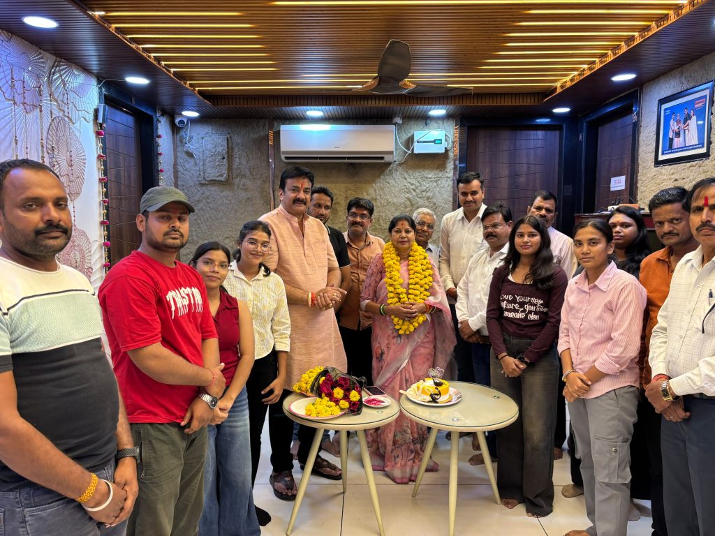 संघर्ष सेवा समिति में मनाया गया अनुपमा सिंह लोधी का जन्मदिन, डॉ. संदीप के सामाजिक कार्यों को सराहा