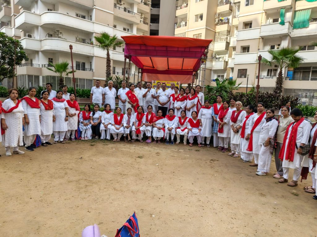 भारतीय योग संस्थान के जिला ग्वालियर दक्षिण द्वारा सनवैली केंद्र पर साठवां योग दिवस पूरे हर्षउल्लास के साथ मनाया गया