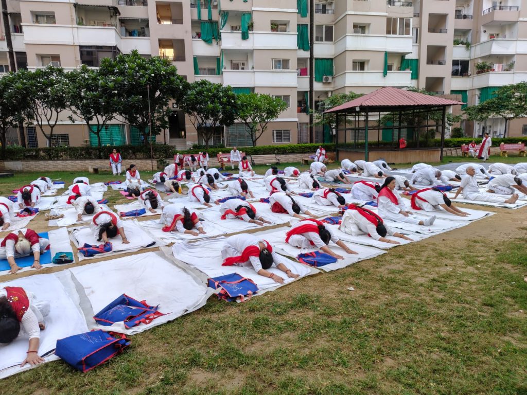 भारतीय योग संस्थान के जिला ग्वालियर दक्षिण द्वारा सनवैली केंद्र पर साठवां योग दिवस पूरे हर्षउल्लास के साथ मनाया गया